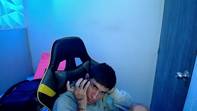 Snapshot of Akyra_latinn chatting on February 25, 2026, 12:26 pm Akyra latinn online show from February 25, 2026, 12:26 pm