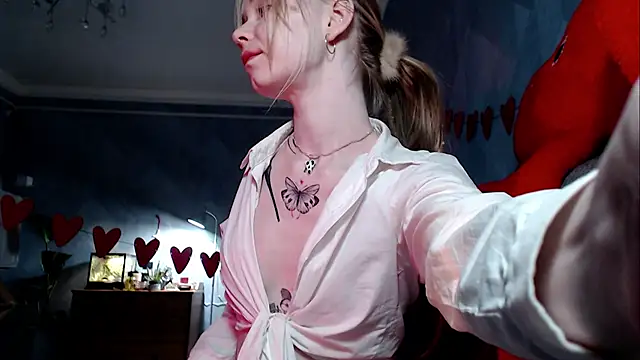 Snapshot of Austeja_Ona chatting on February 17, 2026, 4:24 pm Austeja Ona online show from February 17, 2026, 4:24 pm