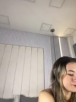 JuliaColemann online show from May 8, 2026, 11:59 am