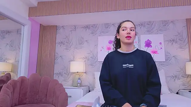 RoxanaAngel online show from February 17, 2026, 2:24 pm