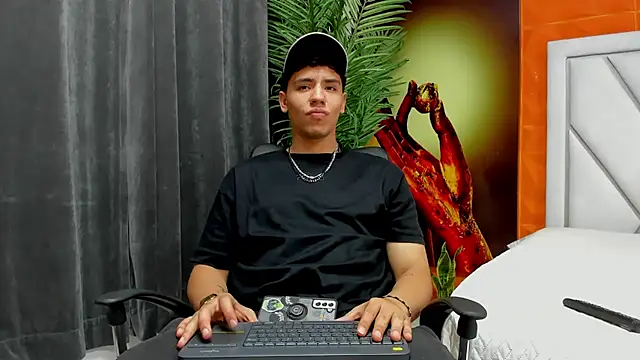 Tobias Vega online show from March 27, 2026, 11:37 pm