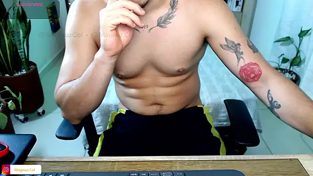 Snapshot of Magnuz_Col chatting on February 16, 2026, 4:52 am Magnuz Col online show from February 16, 2026, 4:52 am