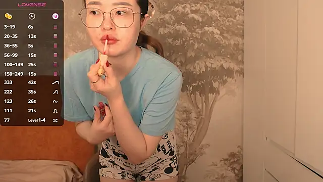 Hiaru Cutie online show from November 27, 2025, 5:42 am