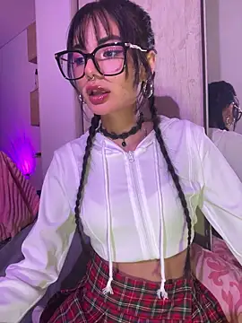  Lucycherry online show from March 19, 2026, 7:01 am