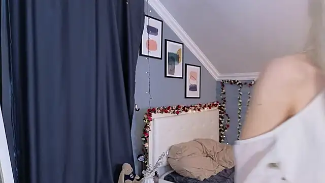 Naomi Demio online show from April 15, 2026, 12:34 pm