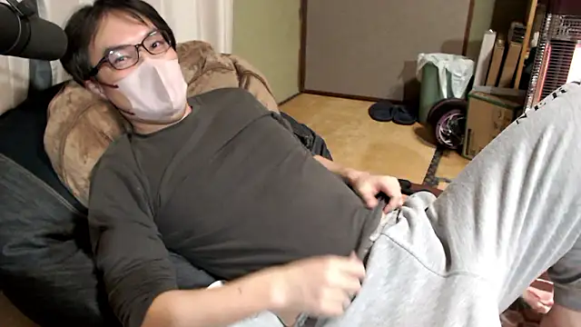 Snapshot of Akio0202_jp chatting on February 17, 2026, 1:07 pm Akio0202 jp online show from February 17, 2026, 1:07 pm