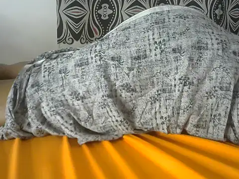 Snapshot of Pearlod2 chatting on February 1, 2026, 11:14 pm Pearlod2 online show from February 1, 2026, 11:14 pm