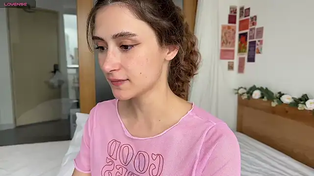 cutiemari online show from March 13, 2026, 4:19 am