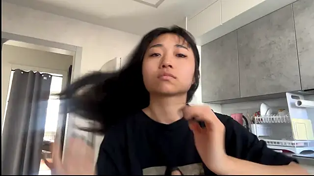 SweetMiaXO online show from April 7, 2026, 10:09 pm