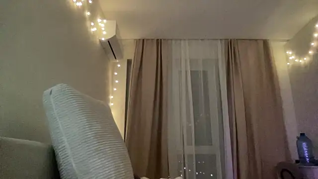 Lulu Di online show from April 1, 2026, 7:33 pm