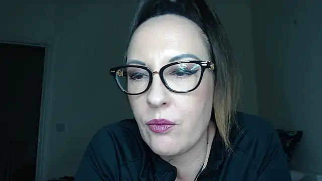 Snapshot of PsychicDominatrix chatting on February 10, 2026, 8:35 pm PsychicDominatrix online show from February 10, 2026, 8:35 pm