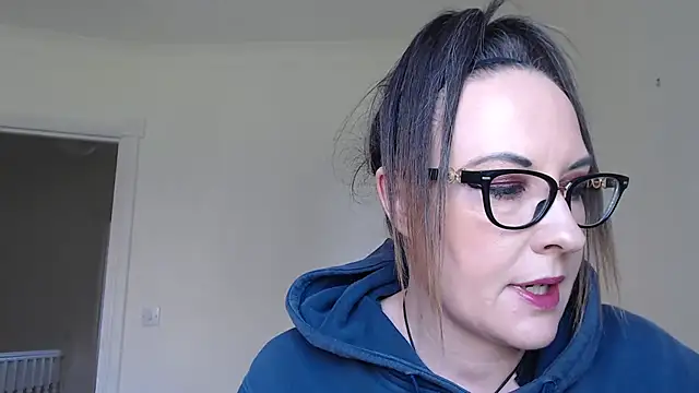 Snapshot of PsychicDominatrix chatting on April 6, 2026, 12:28 pm PsychicDominatrix online show from April 6, 2026, 12:28 pm