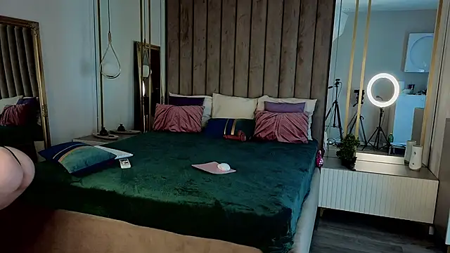 Snapshot of MavisReeve chatting on April 13, 2026, 10:43 am MavisReeve online show from April 13, 2026, 10:43 am