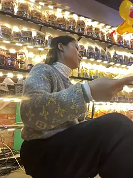 Lyn-be99 online show from March 8, 2026, 12:20 pm