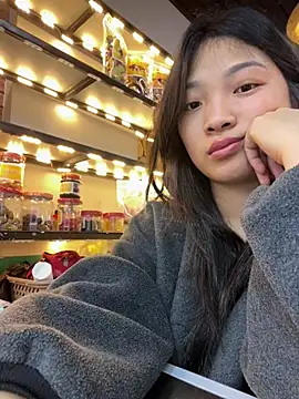 Lyn-be99 online show from May 9, 2026, 7:46 am