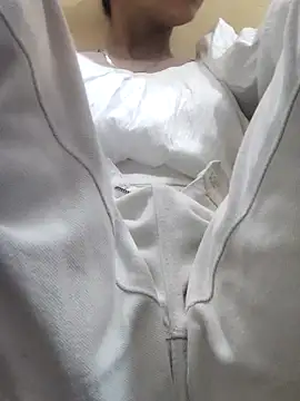 Snapshot of Noor-09- chatting on March 1, 2026, 1:02 pm Noor-09- online show from March 1, 2026, 1:02 pm