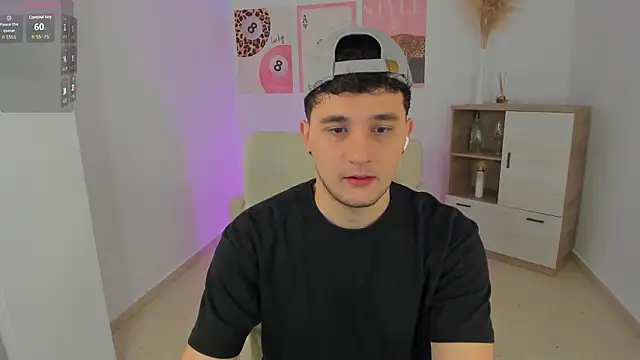 Snapshot of Massimo_Fiore chatting on February 13, 2026, 9:33 pm Massimo Fiore online show from February 13, 2026, 9:33 pm