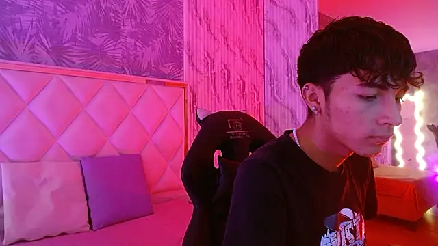 Snapshot of osamu_tay chatting on February 24, 2026, 11:30 am osamu tay online show from February 24, 2026, 11:30 am