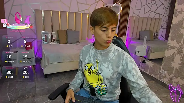 EVAN TAY online show from April 19, 2026, 3:17 am