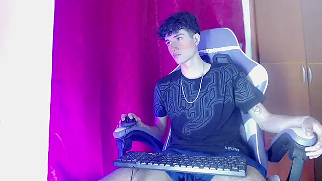 Snapshot of Johnny_cagee_ chatting on February 2, 2026, 12:20 am Johnny cagee online show from February 2, 2026, 12:20 am