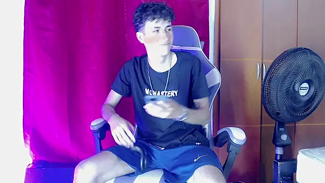 Snapshot of Johnny_cagee_ chatting on February 5, 2026, 11:42 pm Johnny cagee online show from February 5, 2026, 11:42 pm