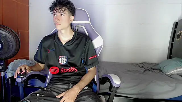 Snapshot of Johnny_cagee_ chatting on February 26, 2026, 12:31 am Johnny cagee online show from February 26, 2026, 12:31 am