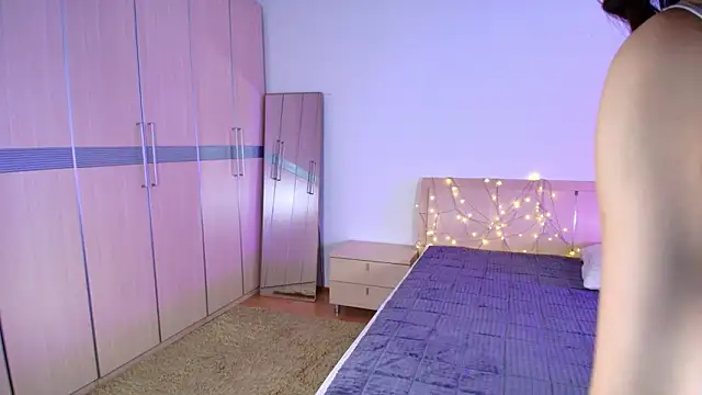 Snapshot of laumalove chatting on March 18, 2026, 5:21 am laumalove online show from March 18, 2026, 5:21 am