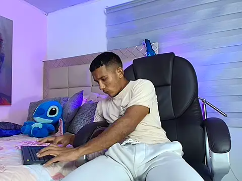 ricky spensar23cm  online show from February 5, 2026, 2:16 am