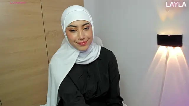 Snapshot of LAY_LA_ chatting on February 7, 2026, 10:02 pm LAY LA online show from February 7, 2026, 10:02 pm