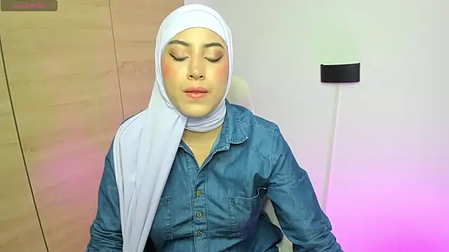 LAY LA  online show from March 6, 2026, 9:33 pm