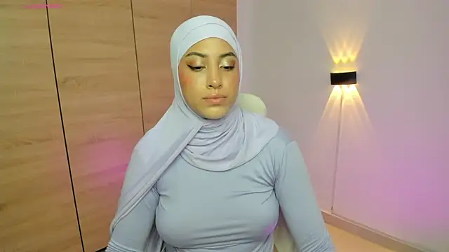 LAY LA  online show from March 16, 2026, 9:41 pm