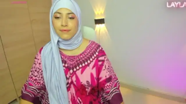 LAY LA  online show from April 9, 2026, 9:20 pm