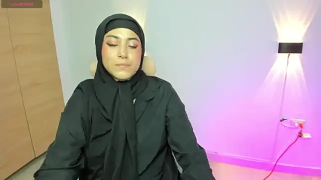 LAY LA  online show from April 14, 2026, 9:54 pm