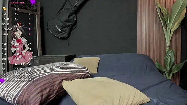 luna sunflower   online show from March 8, 2026, 1:03 am