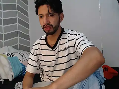 thomass1018 online show from June 19, 2026, 3:22 am