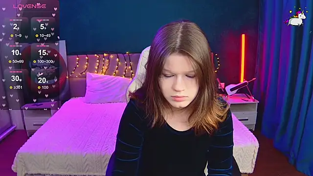 Snapshot of Lunatrend chatting on February 16, 2026, 12:01 pm Lunatrend online show from February 16, 2026, 12:01 pm