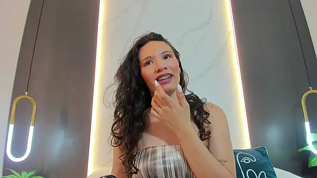 Snapshot of valeryn__rosse chatting on February 27, 2026, 2:11 am valeryn rosse online show from February 27, 2026, 2:11 am