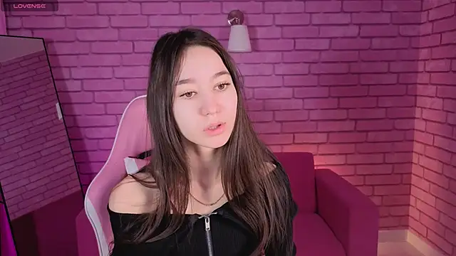 Nicole Brownie online show from April 14, 2026, 1:11 am