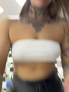 Snapshot of KishaMur chatting on February 18, 2026, 4:19 am KishaMur online show from February 18, 2026, 4:19 am