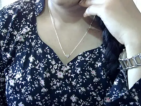 Cute Aliyaa online show from March 26, 2026, 9:37 am