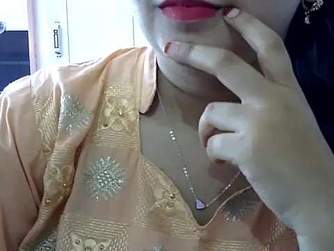 Cute Aliyaa online show from April 9, 2026, 10:31 am