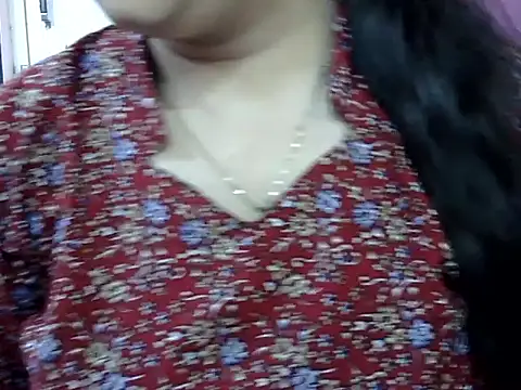 Cute Aliyaa online show from May 19, 2026, 1:39 pm