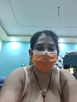 diyam4002 online show from February 14, 2026, 9:06 am