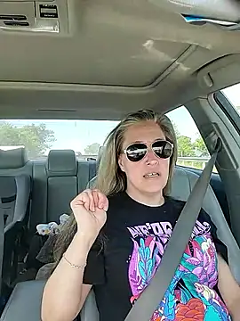 Sunflower0025 online show from April 9, 2026, 6:02 pm