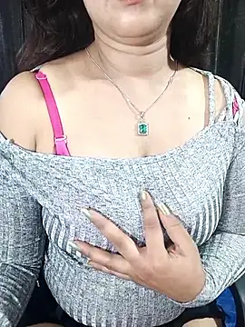 Snapshot of alinaarora chatting on April 13, 2026, 4:56 pm alinaarora online show from April 13, 2026, 4:56 pm