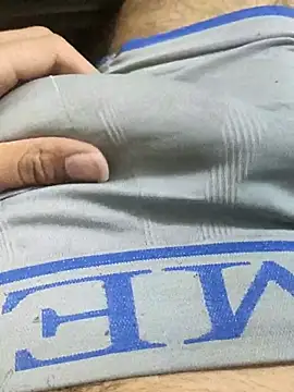 Nniiyakk online show from April 14, 2026, 5:08 pm