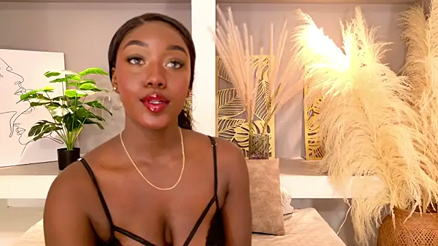 daniellabrown online show from April 14, 2026, 9:43 pm