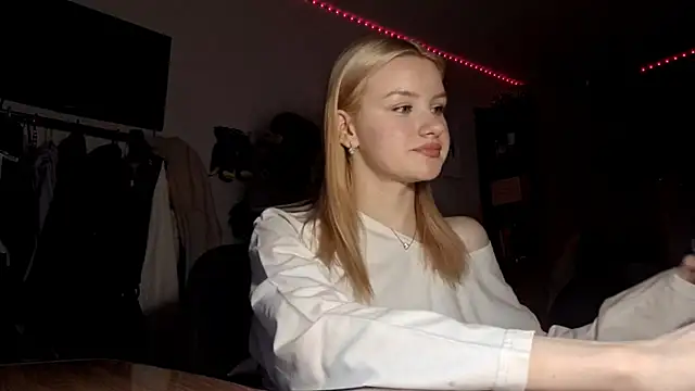 Snapshot of ChongTreece chatting on February 15, 2026, 6:10 am ChongTreece online show from February 15, 2026, 6:10 am