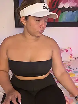 Kira Spiicy online show from February 11, 2026, 1:27 pm