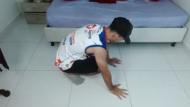 Snapshot of Caius_fox chatting on February 24, 2026, 11:19 am Caius fox online show from February 24, 2026, 11:19 am